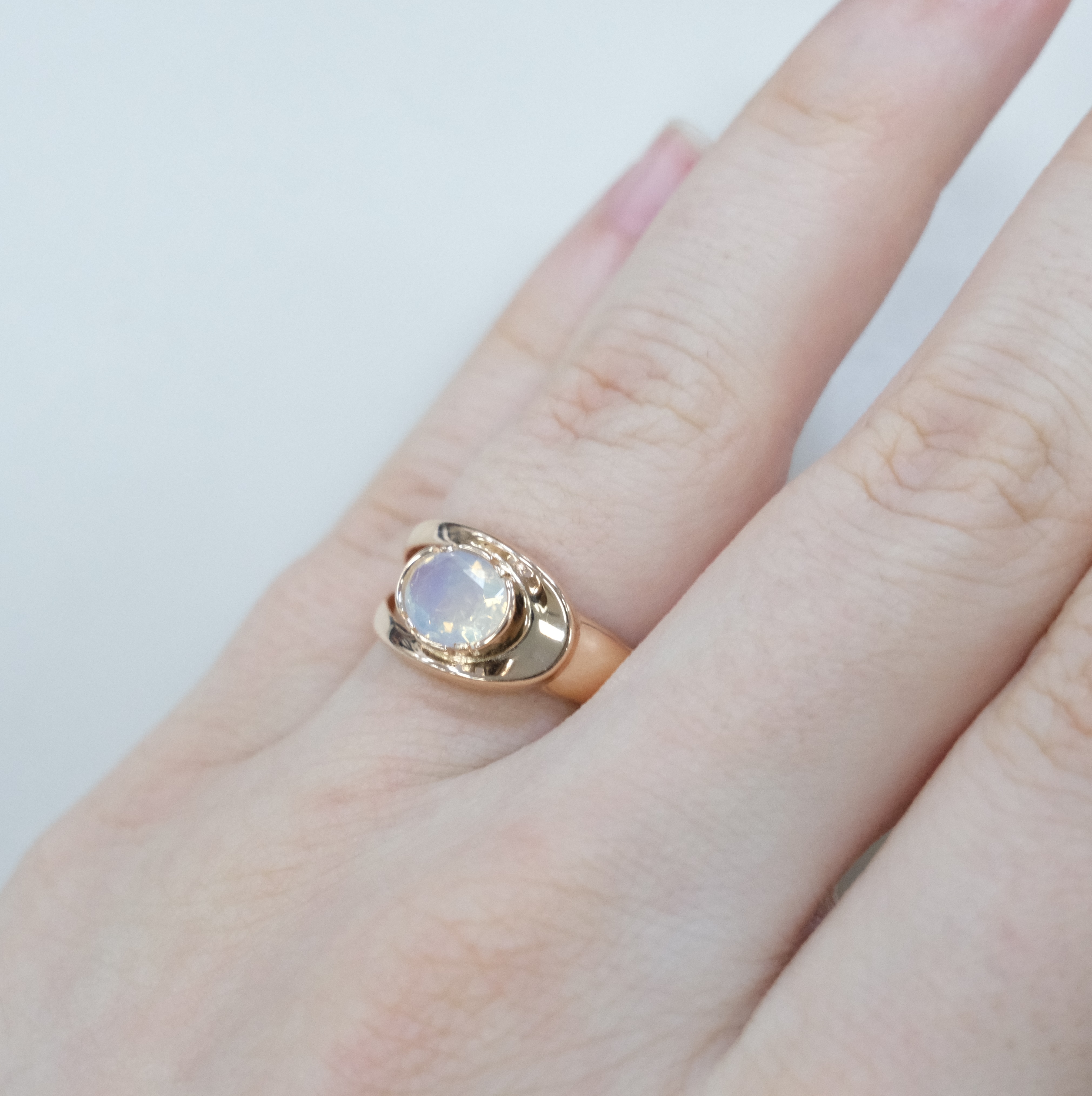 Серебряное кольцо с опалом